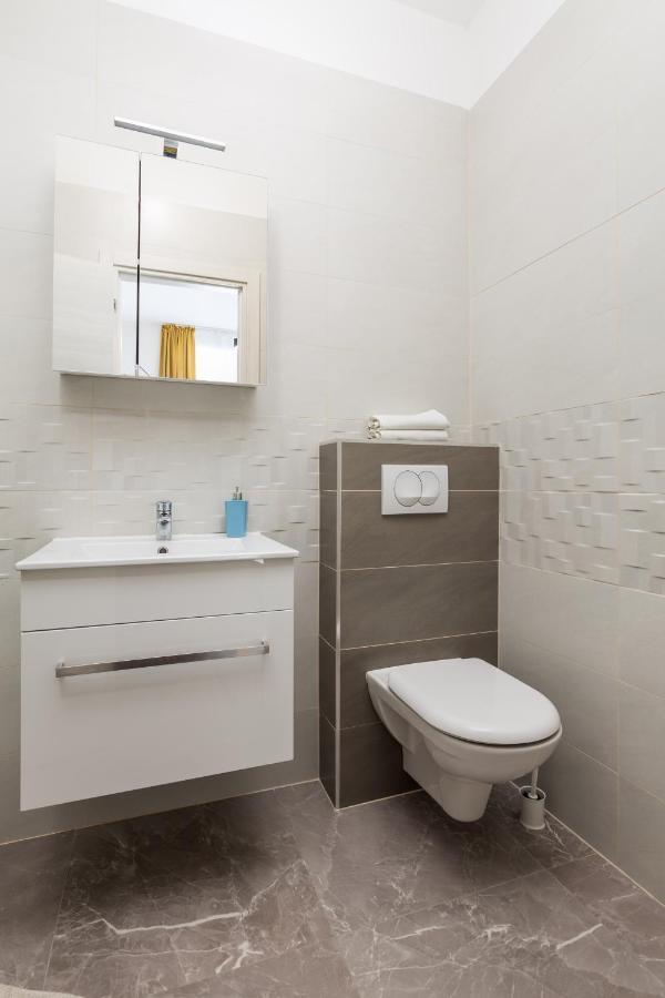 Studio Apartments Fran'S Rijeka Extérieur photo